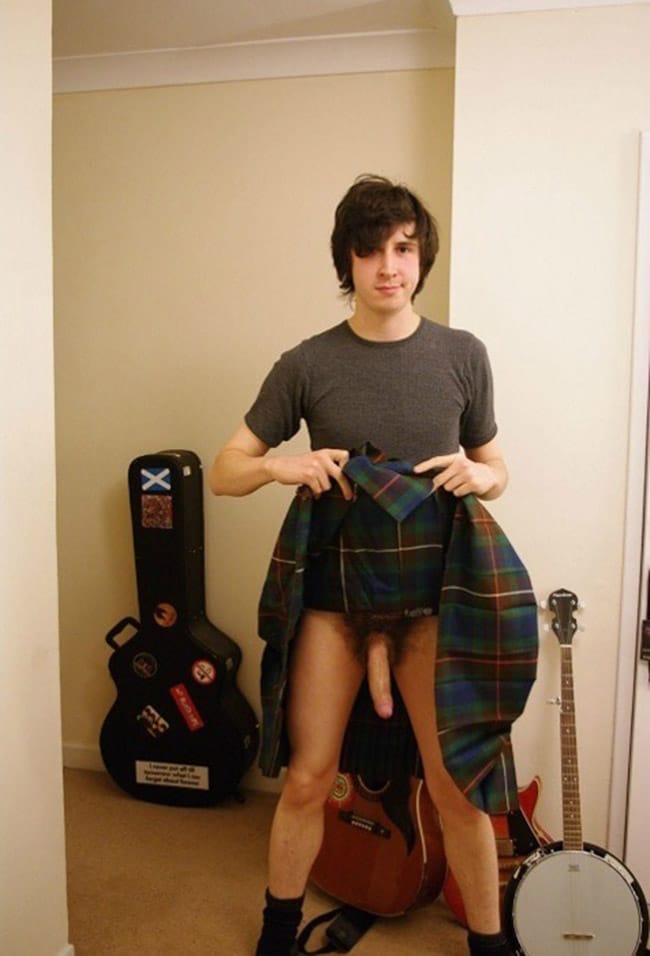 Scottish Dude Rise His Kilt With Dick - Nude Men Pictures